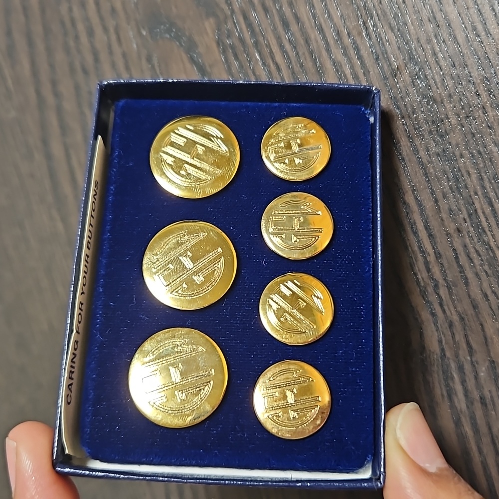Buttons - Picture 2 of 7
